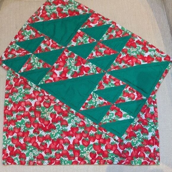 Vintage Hand Stitched Quilted Strawberry Placemats Set of 4 - Picture 12 of 12